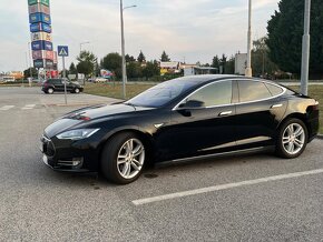 Tesla S - 8