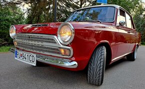 Predám FORD CORTINA - 8