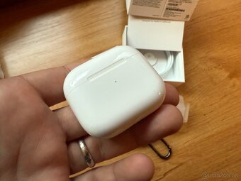 Apple AirPods (3. generácia) s MagSafe nabíjacím puzdrom - 8