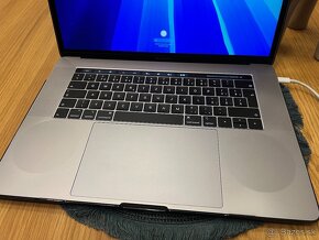 Macbook Pro 2018 15" 16 GB RAM Intel i7 256 GB Radeon Pro - 8