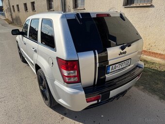 Jeep Grand Cherokee SRT8 6.1 Hemi V8 - 8