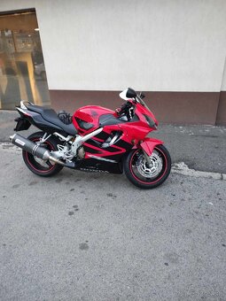 Honda CBR 600f4i - 8