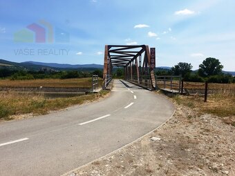  Na predaj rekreačný pozemok s troma jazerami o výmere 10  - 8