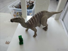 Dinosaury Jurský svet a Kriedovy kemp - 8