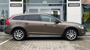 Volvo V60 Cross Country D4 4x4,  REZERVOVANE - 8