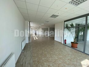 Na prenájom  pekný obchodný priestor o rozlohe 250m2 v Rimav - 8