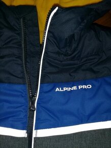 3x oblečená Alpine PRO bunda - 8