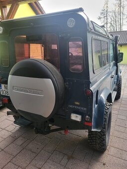 Land Rover Defender 90 - 8