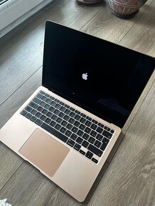 Predám MacBook Air 13" M1, 8GB 256GB - 8