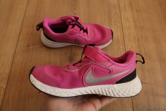 Dievčenské tenisky NIKE č. 29,5 (VL 18,8 cm) - 8