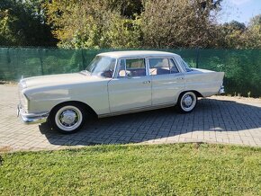 Mercedes 230S W111 heckflosse - 8