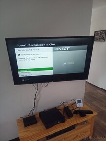 Xbox 360 slim + kinect. Rezervovaný do pondelka - 8