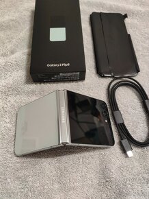 Samsung Galaxy Z Flip 5 256GB,8GB RAM - 8