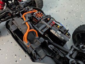 RC Auto 1/8 Arrma Typhon 6S RTR - 8