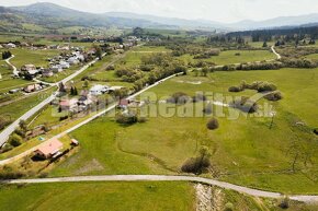 PREDAJ: Rozľahlý pozemok na brehu rieky Rohozná, 7566 m2, Br - 8