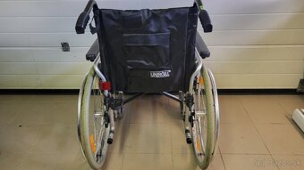 invalidny vozík 45cm odľahčený AL držiak na barle - 8