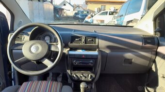 Volkswagen Fox 1,2 HTP 40kw - ABS - 8