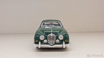 1:18 JAGUAR MARK II - 8