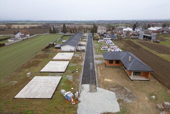 NA PREDAJ 4 IZBOVÝ BUNGALOV S MOŽNOSŤOU DOKONČENIA DO HOLODO - 8