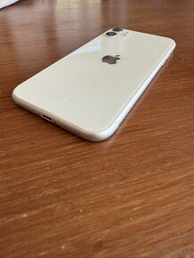 Predám iPhone 11 64GB - 8