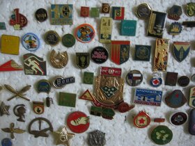 Ponuka: zbierka starých rôznych odznakov 1 (pozri fotky): - 8