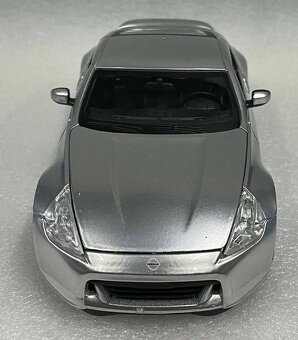 Nissan 370z 1:24 Maisto - 8