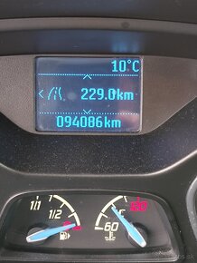 Ford 1.0 ecoboost  74kw 8/2013 --94100km - 8