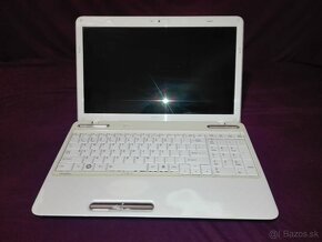 Toshiba i3 4 x 2,1. 15,6" LED. SSD 128 GB.64 GB. - 8