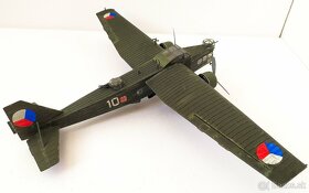 Predám AERO MB-200, plastikový model, mierka 1/72 - 8