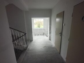 Poschodový podpivničený dom s rozlohou 192m2 s pevných... - 8