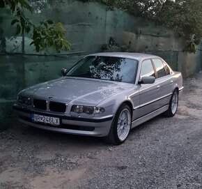 BMW 735i E38 - 8