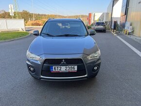 Mitsubishi Outlander 2.0 Di-D 4x4 7míst kůže - 8