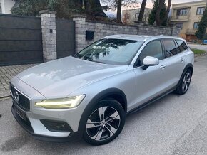 VOLVO V60 CROSS COUNTRY AWD - 8