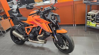 2024 KTM 1390 SUPER DUKE R EVO Orange za 19090€ chcete ho ? - 8