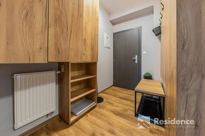 Luxusný horský dvojspálňový apartmán s parkovacím státím v l - 8