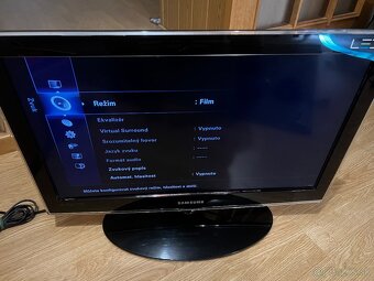 Krásny televízor s LED podsvietením panelov SAMSUNG UE26C40 - 8