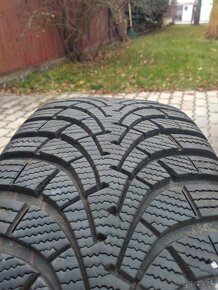 • "16 plechové disky 5x112 + zimné pneu 205/55 R16 • - 8