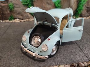 Prodám model 1:18 Volkswagen Beetle 1967 - 8