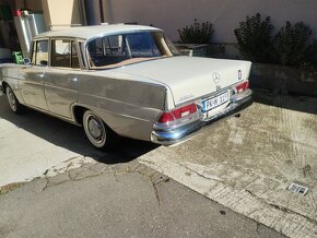 Mercedes  230 heckflosse - 8