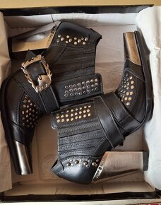 NEW ROCK BOOTS - 8