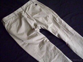 Hugo Boss pánske chino nohavice 34/34  M - 8