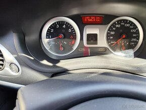 RENAULT CLIO III 1.2 - 8