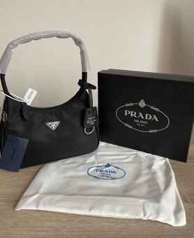 Prada Re-edition 2000 kabelka s krabicou - 8