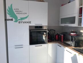 Na predaj apartmán so strešnou terasou len 100m od mora, výh - 8