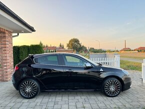 Alfa Romeo Giulietta Quadrifoglio Verde 1750 TBI 235PS - 8