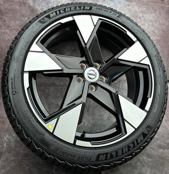 Zimní nová originální sada Volvo EX30 245/40R20 99W - 8