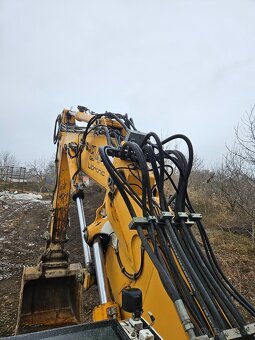 Predam Liebherr 944 pásový  bager - 8