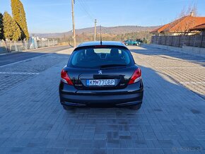 Peugeot 207 1.4 54kw benzín - 8