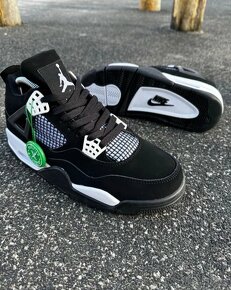 Nike SB Air Jordan Retro 4 - 8