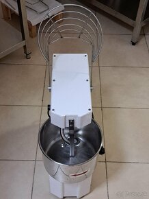 Miesič na cesto 10L, 230 V, 370W/50Hz, super stav - 8